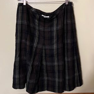 Ann Taylor Loft Wool skirt Size: 10. Plaid brown green black print. Thigh-length